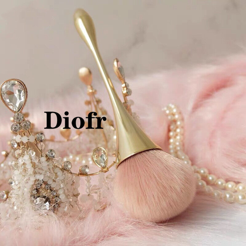 Diofr พร้อมส่งอยู่ไทย（ราคาพิเศษสุด） ขนนุ่ม แปรงแต่งหน้ามืืออาชีพ แปรงปัดแก้ม แปรงแต่งหน้า แปรงทารองพื้น