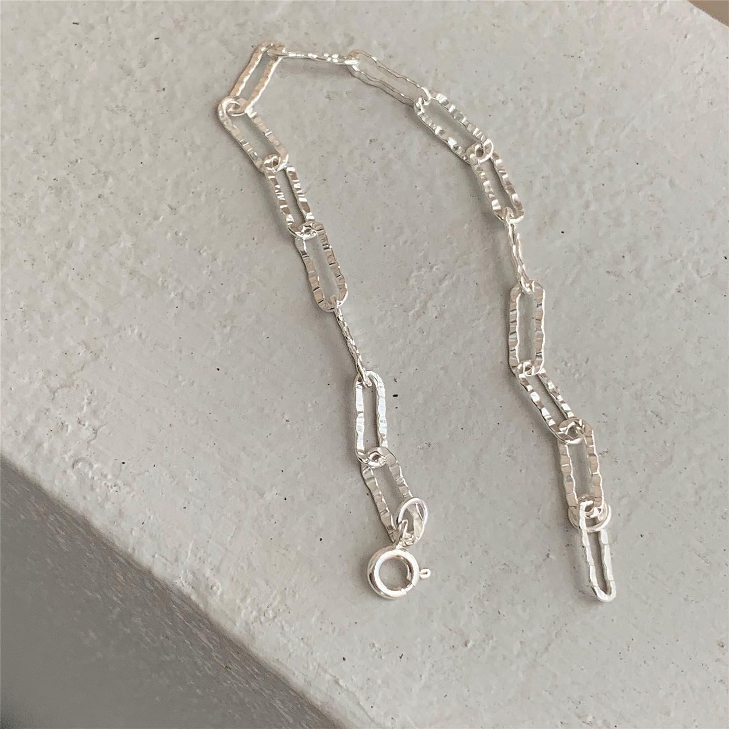 Your wishlist / สร้อยข้อมือโซ่เงินแท้ / texture clip bracelet silver925