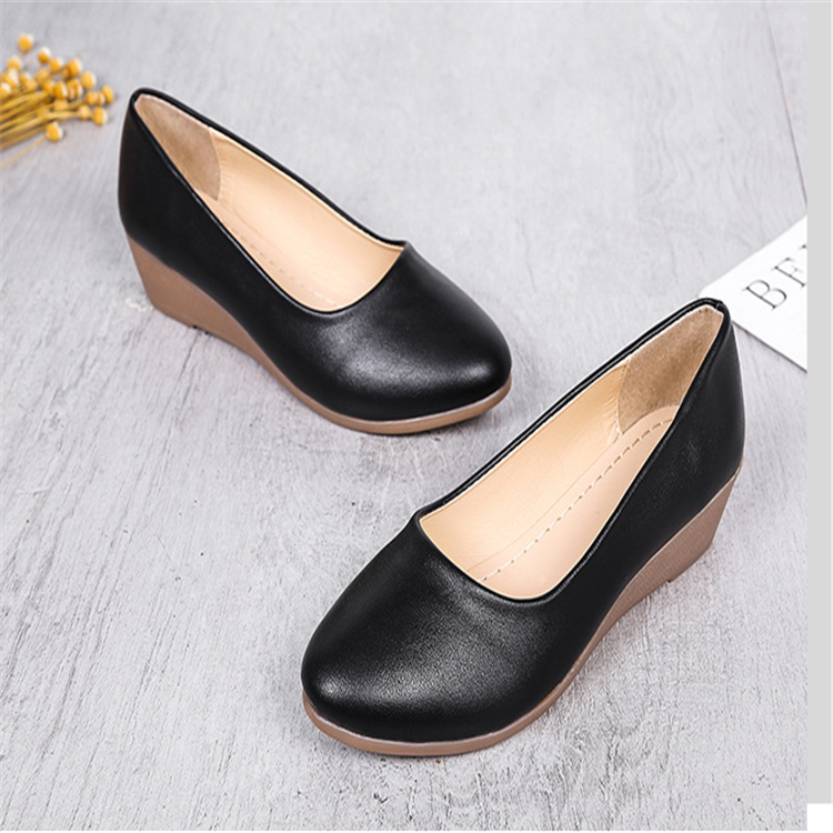 Lazada รองเท้าที่ถูกที่สุดสีดำสบายหญิงโรงแรมรองเท้าหนังรองเท้าทำงานรองเท้าผู้หญิงด้านล่างนุ่ม. 