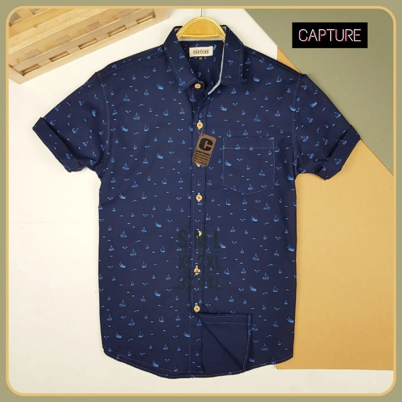 Capture Shirt เสื้อเชิ้ตผู้ชาย แขนสั้น คอปก ลายสามเรือใบ สีกรม มีถึงอก 48 นิ้ว