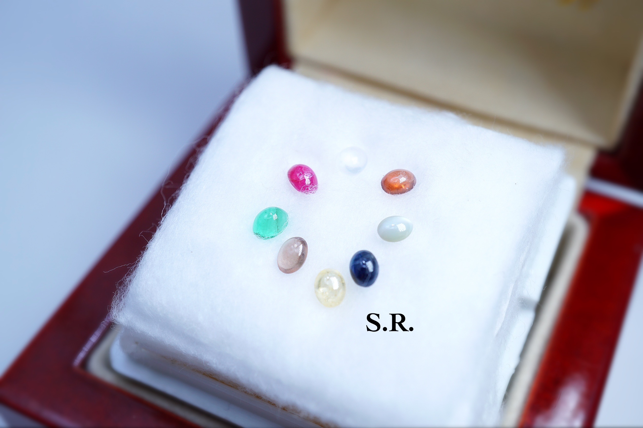 0%3เดือน S.R.พลอยนพเก้าของไทยแท้ทุกเม็ดหายาก เม็ดละ 0.29 กะรัต สีสวยเนื้อแข็ง น้ำขาวสวยไฟดี พร้อมใบรับรองสินค้า ราคา 3,379 บาท*ส่งฟรี