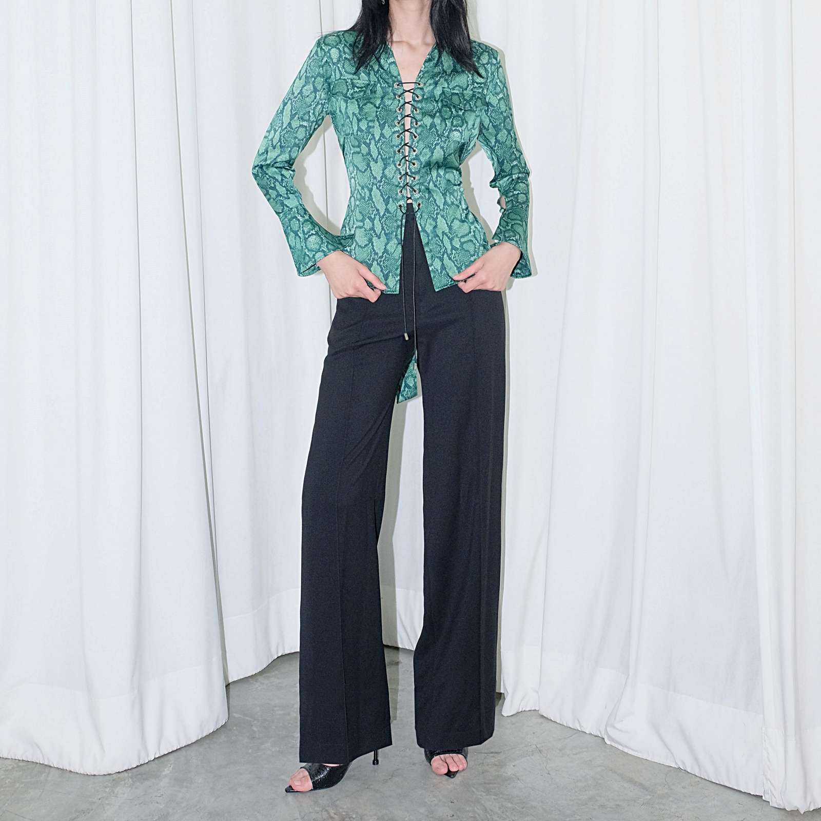 Fah Chak Woman Ezme high waisted trousers, Black กางเกงสีดำ ราคา 6,100 บาท*ส่งฟรี