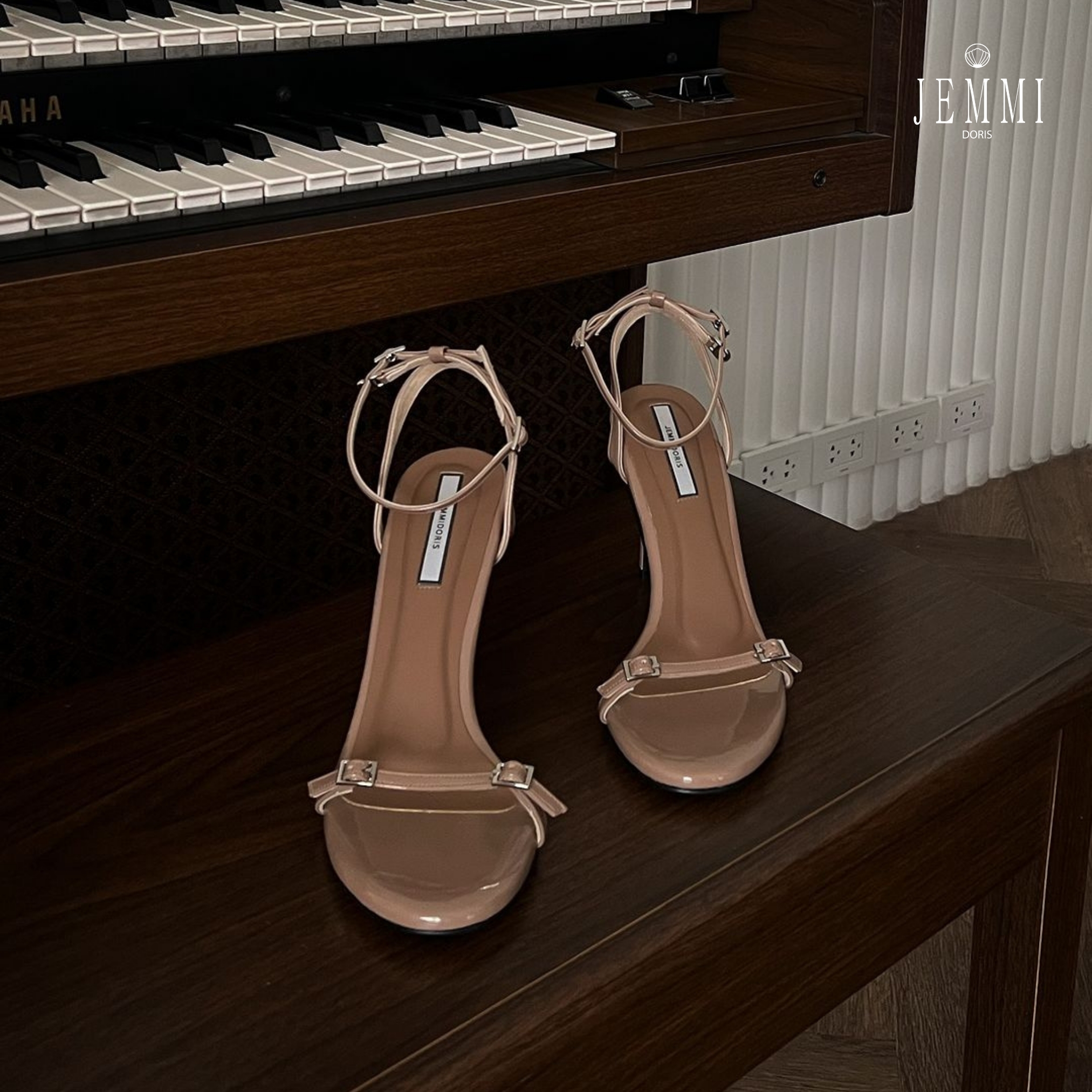 Jemmidoris 4-Inch High Heels, Ankle Strap, Front Strap with Small Buckle - Spaghetti Belt Buckle Nude Patent Model ราคา 3,190 บาท*ส่งฟรี