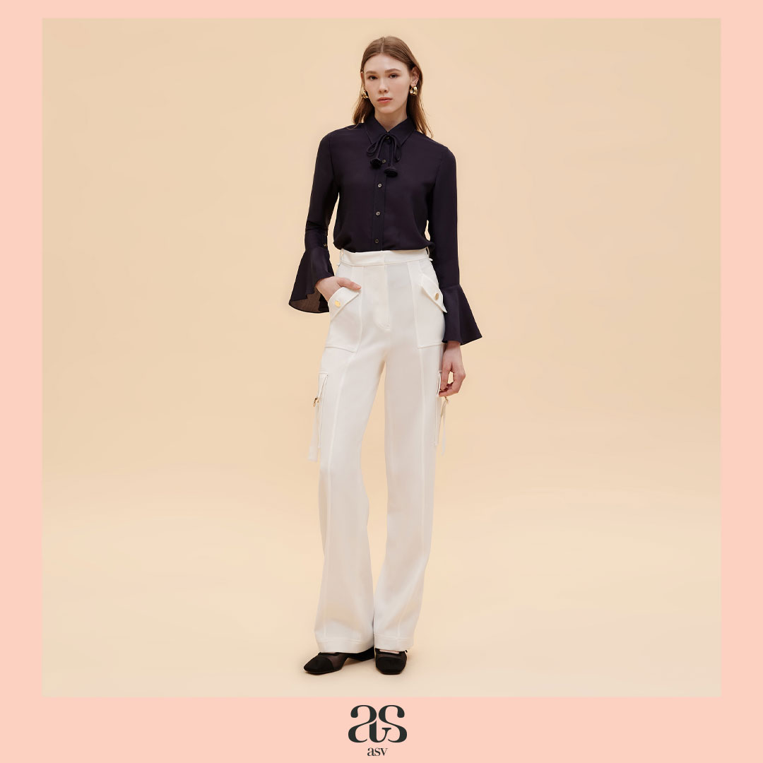 [asv ss24] Jensen Cargo Pants  กางเกงผู้หญิง ขายาว ทรงคาร์โก้ แต่งพับกระเป๋าหน้าและกระดุมทอง แต่งกระเป๋าปะข้างปรับเข็มขัดบัคเคิล - ยี่ห้อ asv ราคา 4,794 บาท*ส่งฟรี