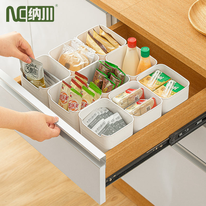 NaChuan กล่องเก็บของ กล่องพลาสติก กล่องพลาสติกเก็บของ กล่องใส่ของ กล่องเก็บของอเนกประสงค์ กล่องใส่ของจุกจิก กล่อง จัดเก็บสิ่งของขนาดเล็ก จัดเก็บสิ่งของต่างๆ ง่ายต่อการทำความสะอาด ใส่ในตู้กระจกเพื่อจัดระเบียบสิ่งของ หยิบง่าย ราคา 43 บาท*ส่งฟรี