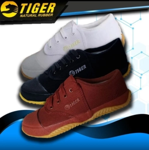 ภาพหน้าปกสินค้าTIGER รองเท้านักเรียนชาย รองเท้าผ้าใบนักเรียนดำขาวน้ำตาล รุ่น TG9 รุ่นใหม่ล่าสุด ซึ่งคุณอาจชอบสินค้านี้