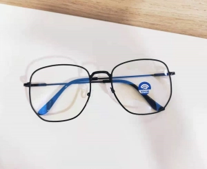 ภาพหน้าปกสินค้าแว่นตาแฟชั่นแว่นตากรองแสงสีฟ้า ที่เกี่ยวข้อง