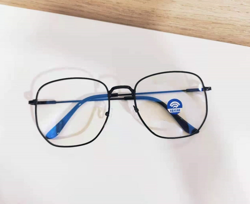 ภาพหน้าปกสินค้าแว่นตาแฟชั่นแว่นตากรองแสงสีฟ้า จากร้าน Fashion-glasses บน Lazada