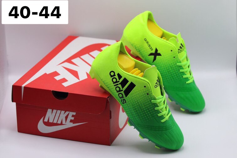 รองเท้าฟุตบอล  adidas  รองเท้าสตั้ด รองเท้ากีฬา