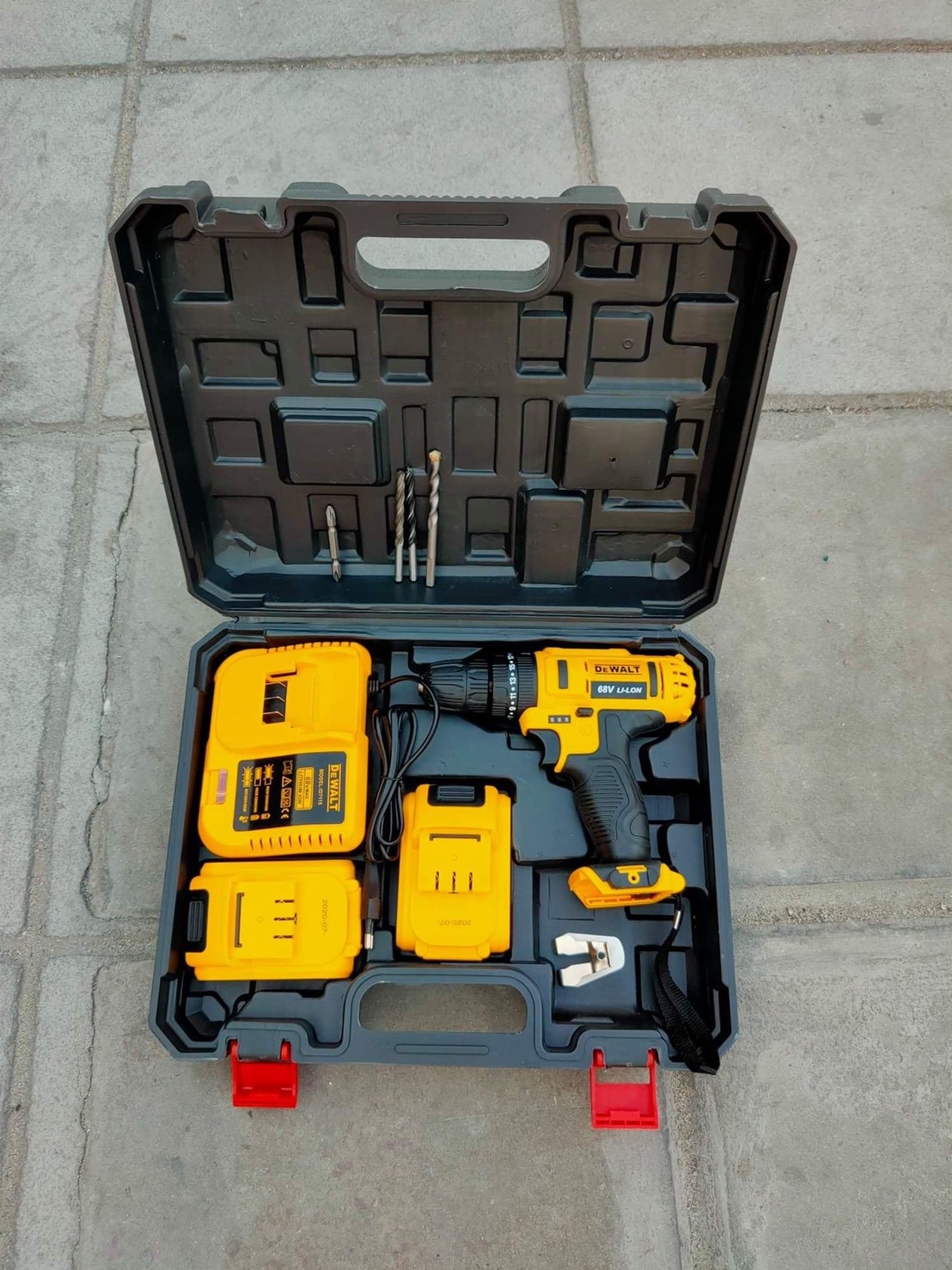 แบตเตอรี่ สว่านไร้ สว่านไขควง สายDewalt ชุดกระเป๋า#สว่านแบต #สว่านไร้สาย 68V 3 ระบบ เจาะรูได้แม่นยำ ราคา 3,500 บาท*ส่งฟรี