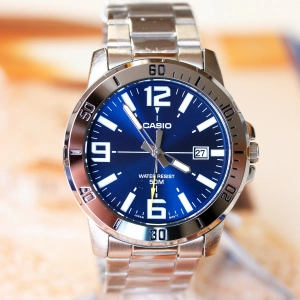 สินค้า นาฬิกา Casio รุ่น MTP-VD01D-2B นาฬิกาข้อมือผู้ชายสายแสตนเลส หน้าปัดสีน้ำเงิน - ของแท้ 100% รับประกันสินค้า 1 ปีเต็ม