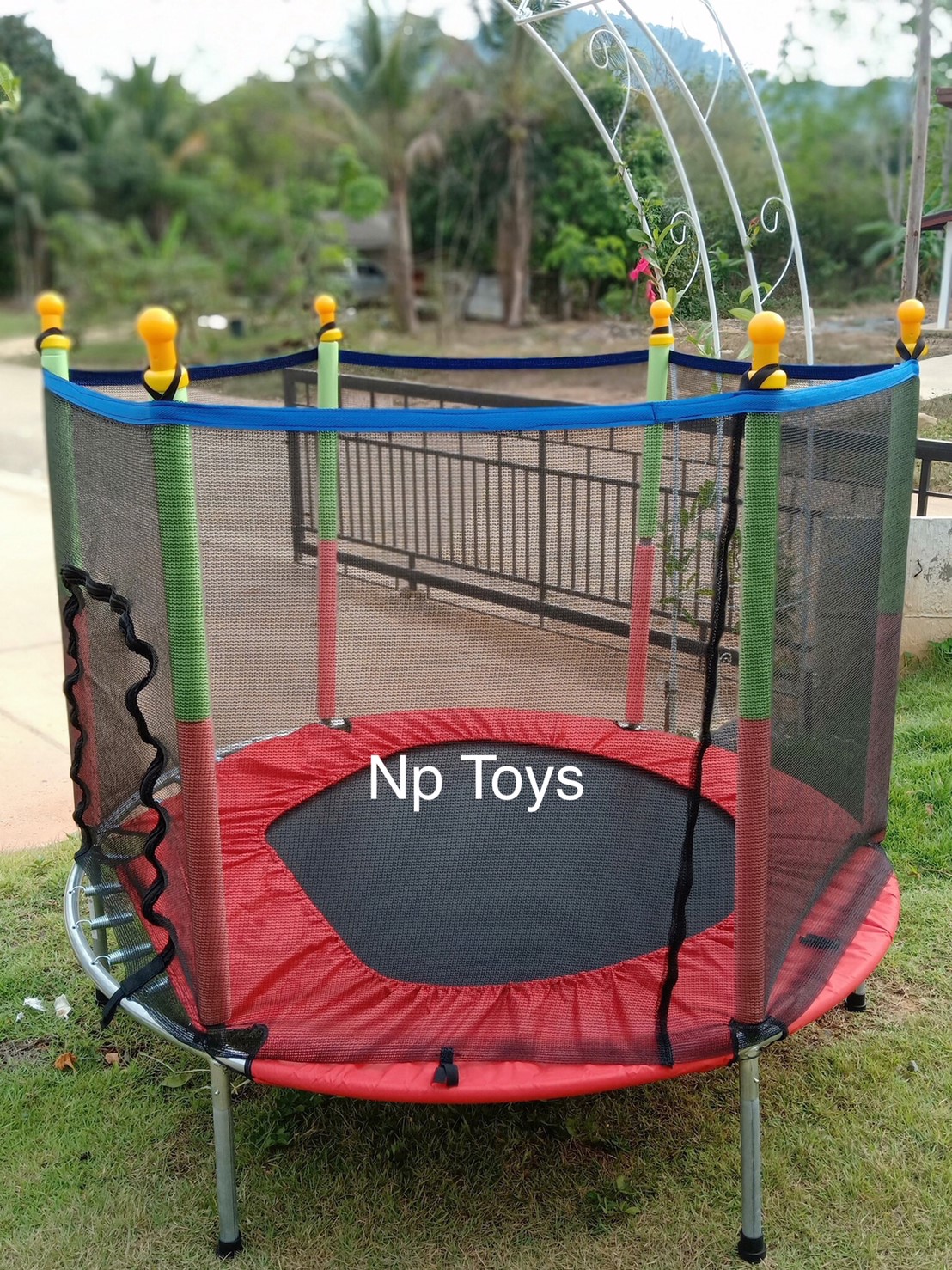 Np Toys แทรมโพลีนสำหรับเด็กกระโดดเล่น Trampoline jump หรือออกกำลังกาย (ขนาด 122 x 140 ซม.) LNX-10014