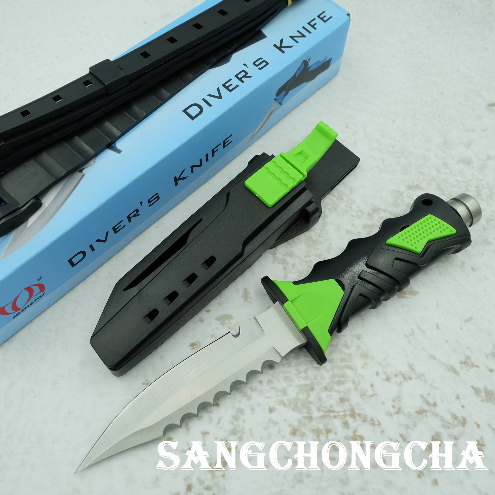 Sangchongcha Diving knife for Diver มีดดำน้ำ มีดดำน้ำลึก มีดเดินป่า มีดใบตาย ใบมีดสแตนเลสสตีล 420J2 ทนสนิม ยาว25.5ซม. ปลายโค้งคม ฟันเลื่อย แถมปลอกพลาสติกABSและที่รัดขาอย่างดี DK01-GREEN and BLUE