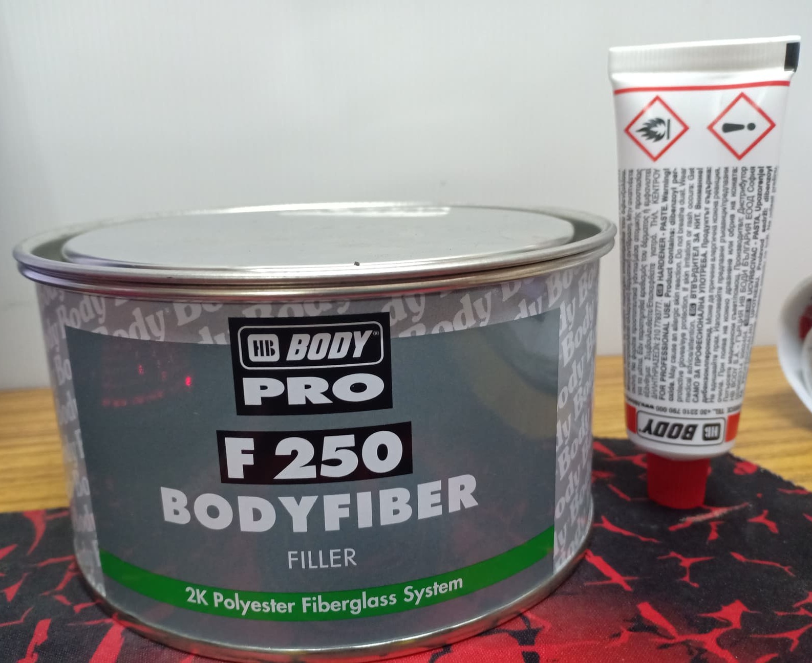 สีโป๊วไฟเบอร์ F250 BODYFIBER  บอดี้ไฟเบอร์ สีโป้วรถยนต์ โป้วยึดเกาะเหล็กได้ดี  ( ขนาด 750 กรัม+น้ำยา)