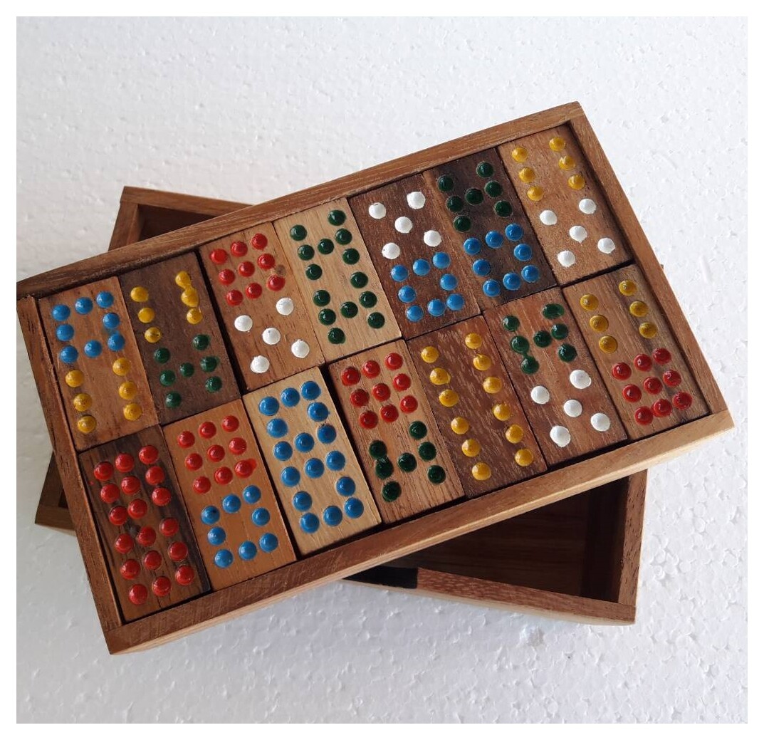 กล่องโดมิโน 9 จุด Dominoเกมโดมิโนไม้กับ 56 ไม้ ไม้ขนาดเล็ก เป็นเกมที่ดีในการพัฒนาสมองของคุณที่จะออกกำลังกาย