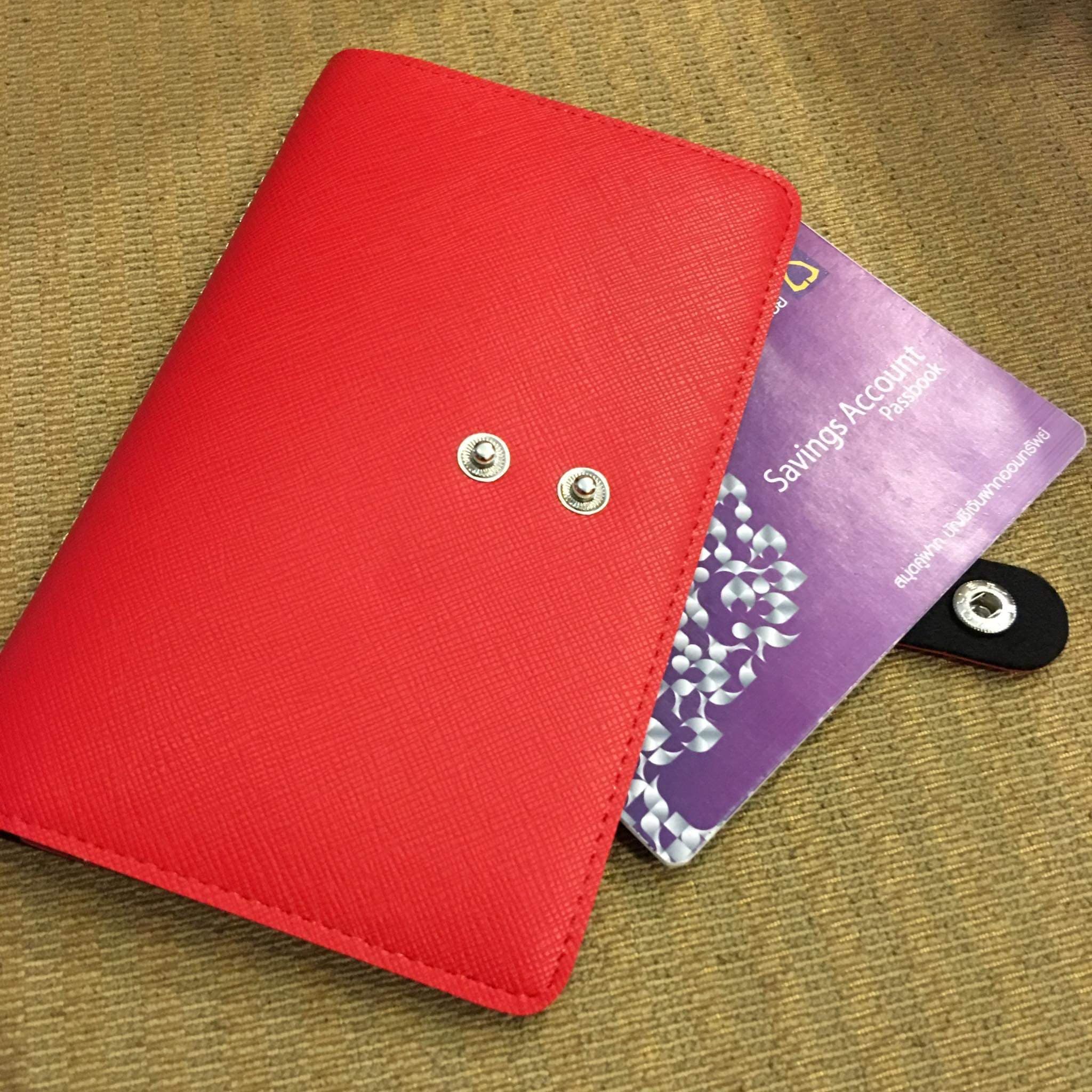 กระเป๋าหนัง กระเป๋าหนังสมุดบัญชี สีแดง Bookbank Holder จัดเก้บสมุดธนาคาร ทะเบียนบ้าน. ใส่สูงสุดถึง 14 เล่ม