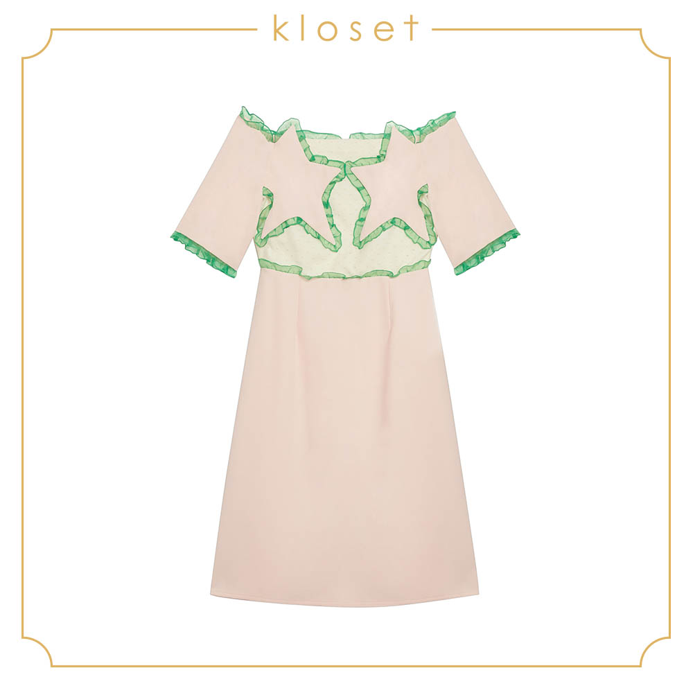 KLOSET Off-Shoulder Dress With Ruffle Detail (SS19-D009) เดรสปาดไหล่ ตัดต่อเป็นรูปดาว ราคา 2,090 บาท*ส่งฟรี