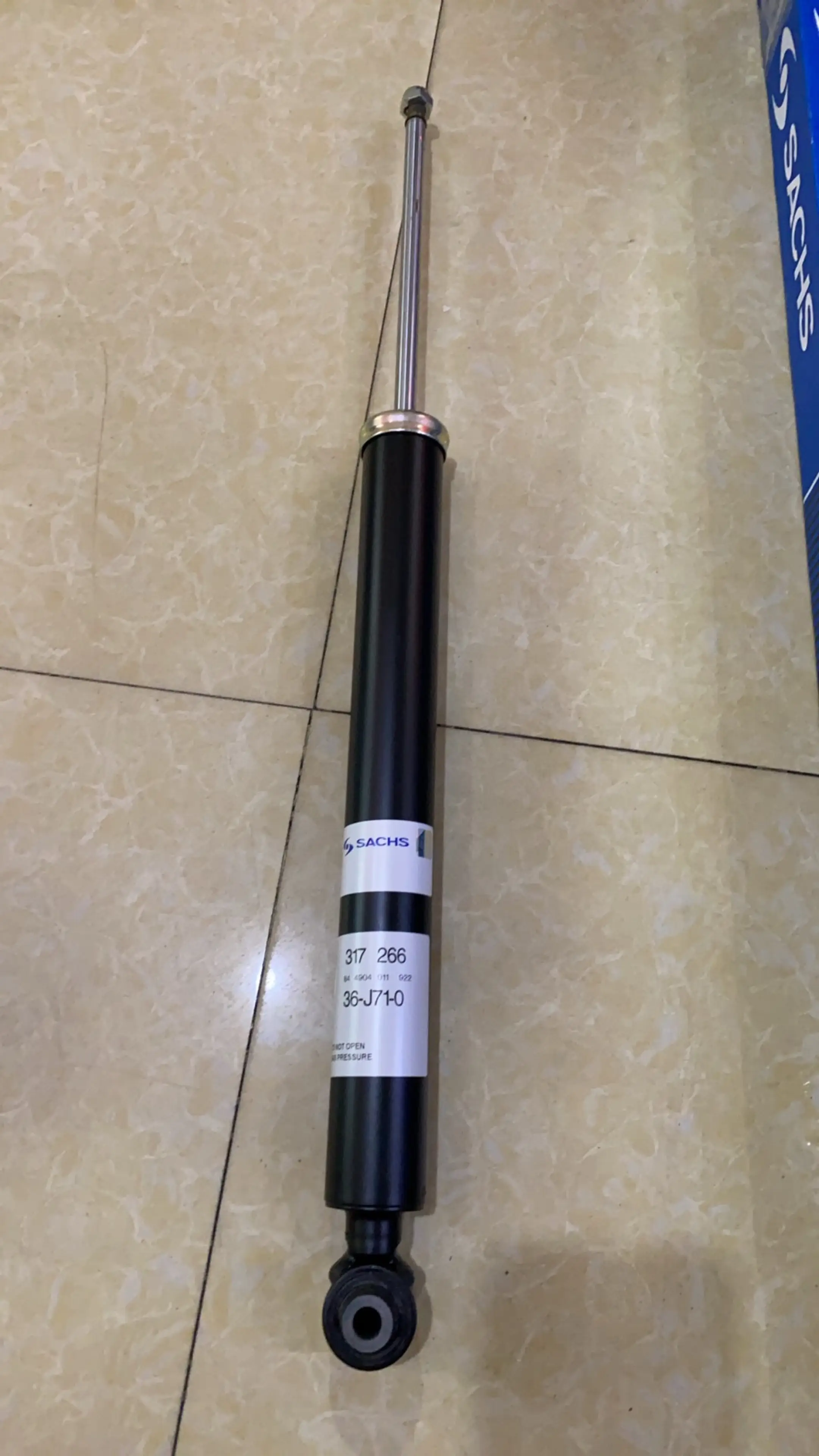 โช๊คอัพหลัง โช๊คหลัง Mercedes-Benz CLS W218 CLS220 CLS250 CLS350 - รูปที่ 1