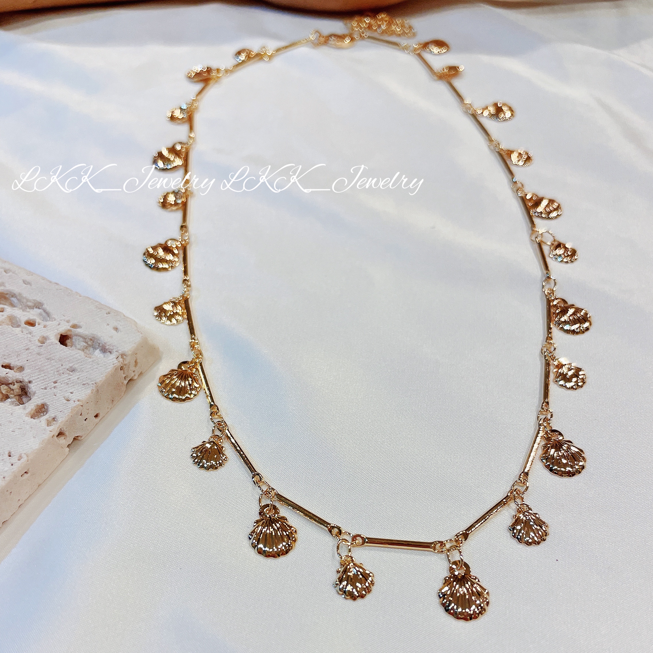 สร้อยคอลายเปลือกหอยงานสวยหลากหลาย เหมาะกับการไปเที่ยวทะเล ราคา 199 บาท*ส่งฟรี