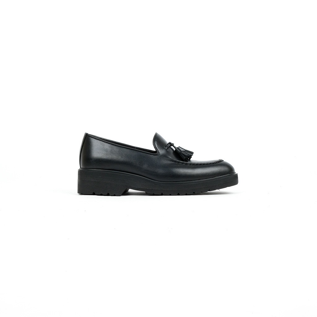 Moonlife Tassel Lowell (+5cm) - Black Brush off รองเท้าหนังวัวแท้ ราคา 2,890 บาท*ส่งฟรี