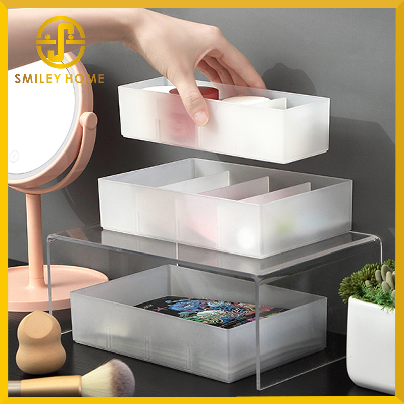 Smiley Home กล่องพลาสติกไม่มีฝาปิด ที่กั้นช่องสามารถเปลี่ยนแปลงขนาดได้ สำหรับใส่อุปกรณ์เครื่องเขียน หรือของใช้ชิ้นเล็ก ๆ