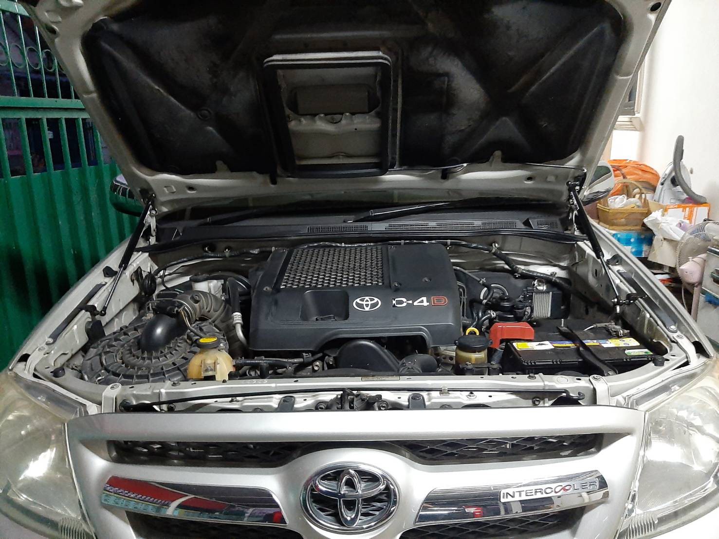 โช้คฝากระโปรงหน้า Toyota Vigo  Fortuner 2005-2015 (โตโยต้า วีโก้ , ฟอจูนเนอร์ เก่า) ตรงรุ่นไม่ต้องเจาะ  รับประกัน 1 ปีเต็ม ของแต่งรถ Hood damper