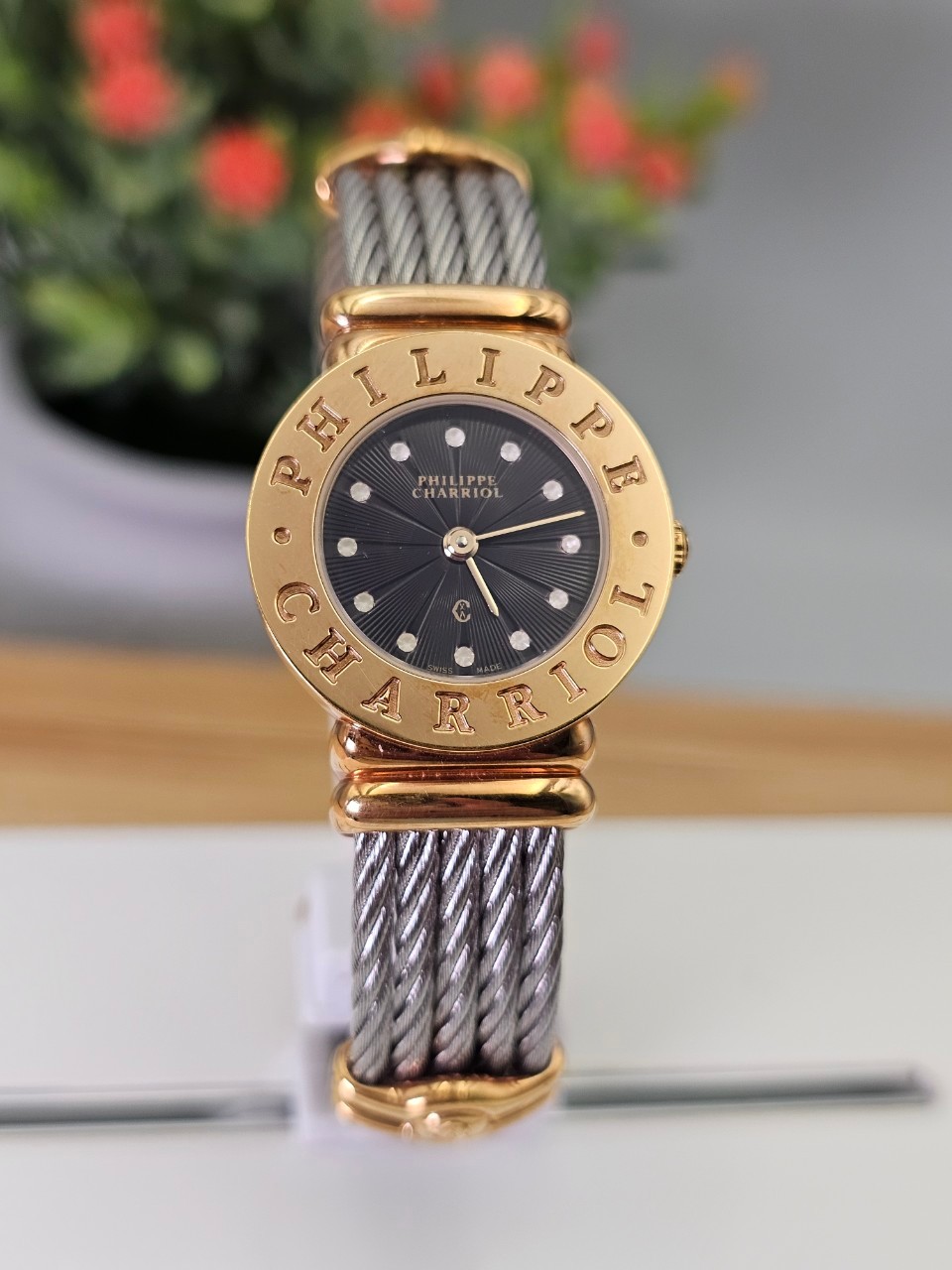 CHARRIOL swiss (2K) นาฬิกาข้อมือผู้หญิง หน้าปัดดำ ทรงกำไลสลิง ระบบควอตซ์ รับประกัน ราคา 63,325 บาท*ส่งฟรี