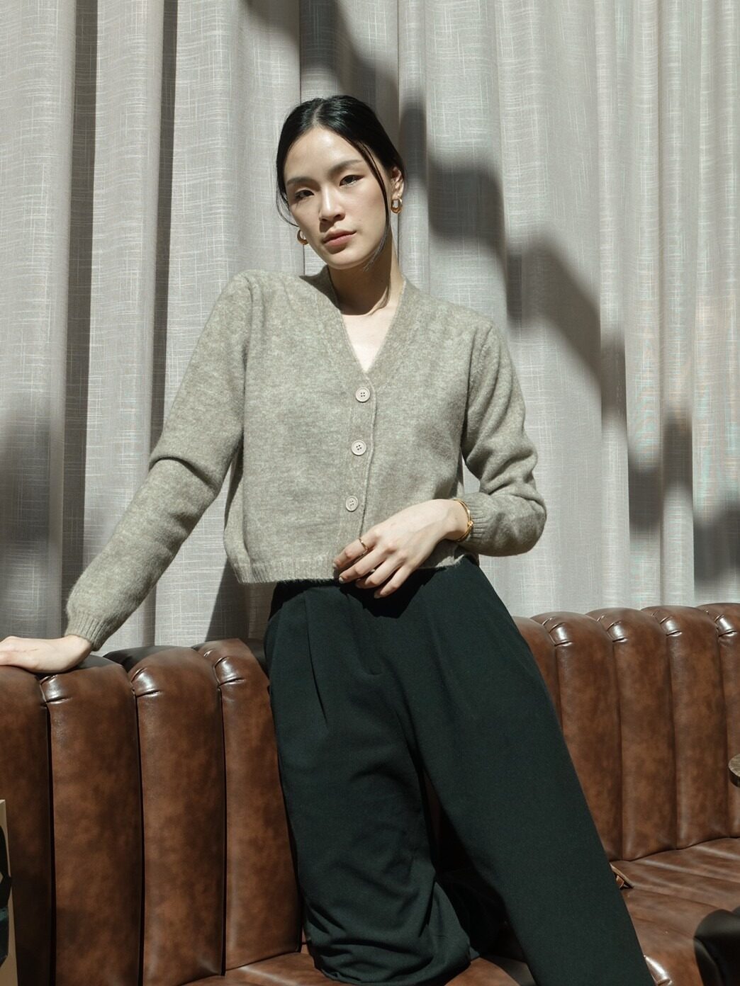 Aliotte - Astrid Cardigan เสื้อคาร์ดิแกนแขนยาวคอวีกระดุมหน้า