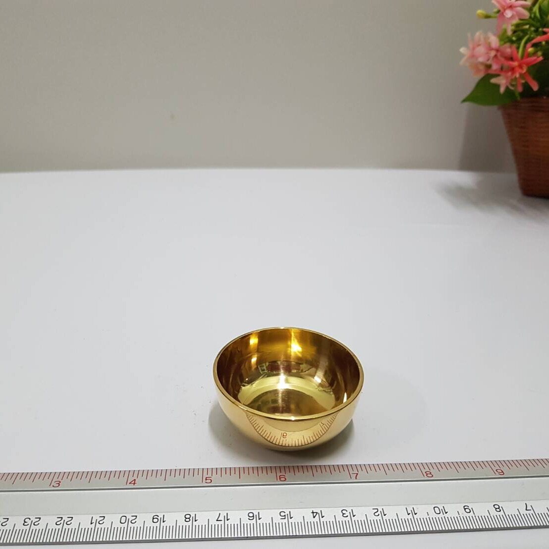 ขันทองเหลือง ใบเล็ก จอกหล่อ ขนาด กว้าง 2นิ้ว สูง 0.9นิ้ว ใบเล็ก