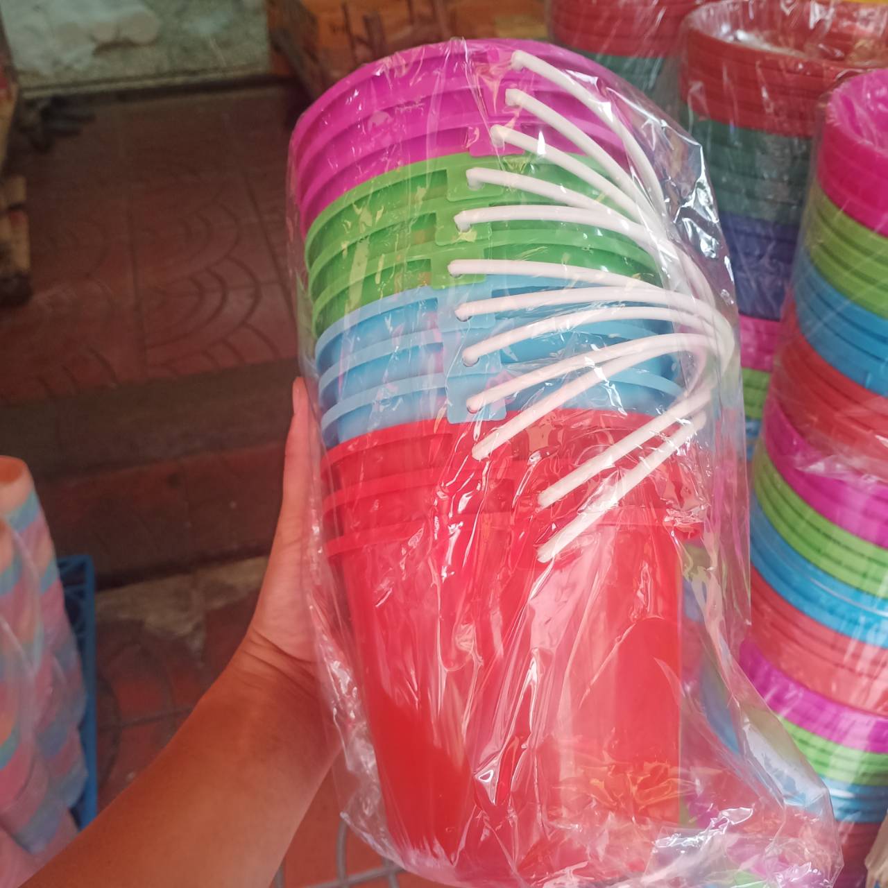 ถังน้ำ ขันน้ำ 1แพ็ค12ชิ้น เล่นสงกรานต์ ขัน20ซม. ถัง15ซม. มี3เกรด แป้งสงกรานต์ ดินสอพอง ถังน้ำใหญ่ ขนาด1/2.5/3.5แกลอน ยกโหล12ชิ้น ราคา 85 บาท*ส่งฟรี