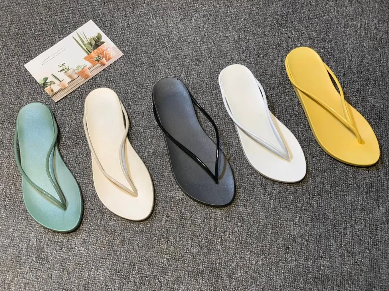 DD รองเท้าแตะผู้หญิง แบบหูหนีบ ซิลิโคน 5สี (แนะนำ คนเท้าอวบเพิ่ม 1ไซร์)