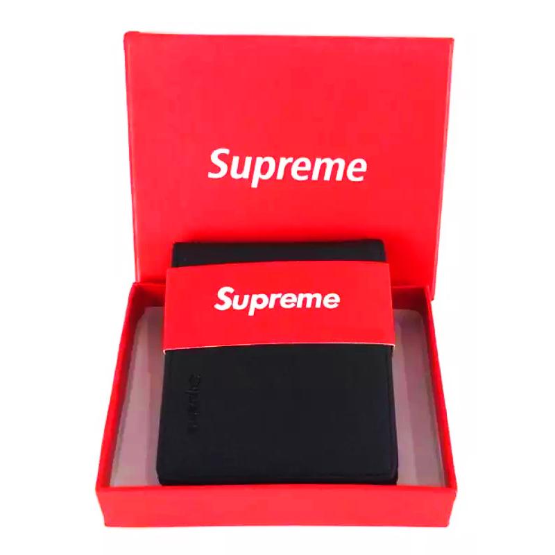 กระเป๋าสตางค์ Supreme A081 มีสองสี สีดำ และ สีแดง ลดแรง!!! ถูกใจวัยรุ่นทุกคนได้เป็นเจ้าของ สวยเท่ ไม่ซ้ำใคร เกร๋ๆ น่ารักมากๆ สีสันสวยงาม ถือแล้วดูหรูหรา อลังการงานสร้าง