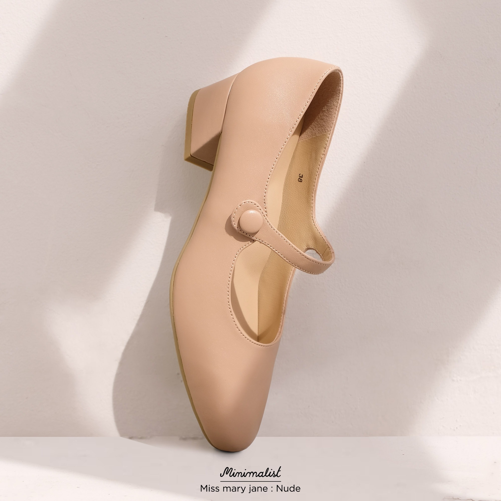 𝐌𝐈𝐍𝐈𝐌𝐀𝐋𝐈𝐒𝐓 Miss mary jane low heels (Nude / Lambskin) ราคา 3,090 บาท*ส่งฟรี