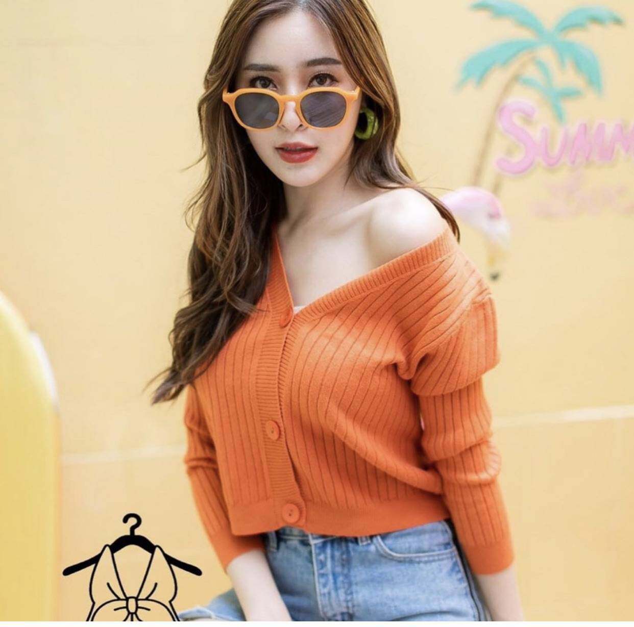 เสื้อไหมพรม ครอป สีพื้น คาร์ดิแกนสีพื้น สไตล์วินเทจ : เสื้อคลุมไหมพรม คาร์ดิแกน