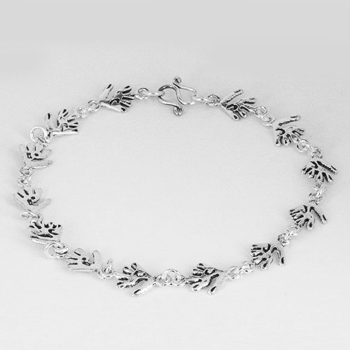 สร้อยข้อมือเงินแท้  ลายรูปมือ งานรมดำ 925 Sterling Silver Hand Bracelet ​: มณีธารา MT Jewelry (sb072)