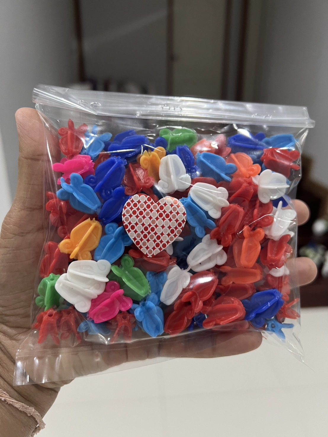 ดอกรัก ( ดอกรัก1ถุง100ดอก เลือกสีได้ ) ดอกรักถุงเล็ก ราคา 20 บาทเท่านั้น พร้อมส่ง ดอกรักพลาสติก