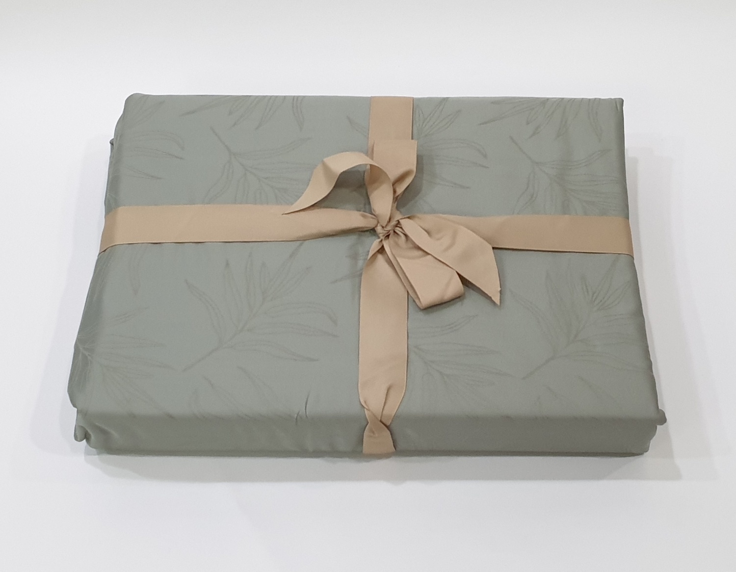 Global House Truffle ชุดผ้าปูที่นอน cotton 100% 4ชิ้น ขนาด 6 ฟุต 106-1-3 สีเขียวอ่อน รับประกันของเเท้ ราคา 3,588 บาท*ส่งฟรี