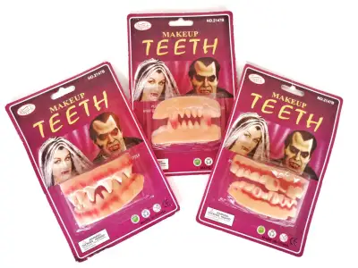 ฟัน เขี้ยว ฟันปลอม ฟันยาง ฟันผี ฟันแวมไพร์ ฟันแดรกคูล่า ฟันผีดิบ ฟันซอมบี้ ฟันฮาโลวีน พร็อพฮาโลวีน Halloween Rubber Latex Vampire Dracula Ghost Zombie Teeth Party Prop