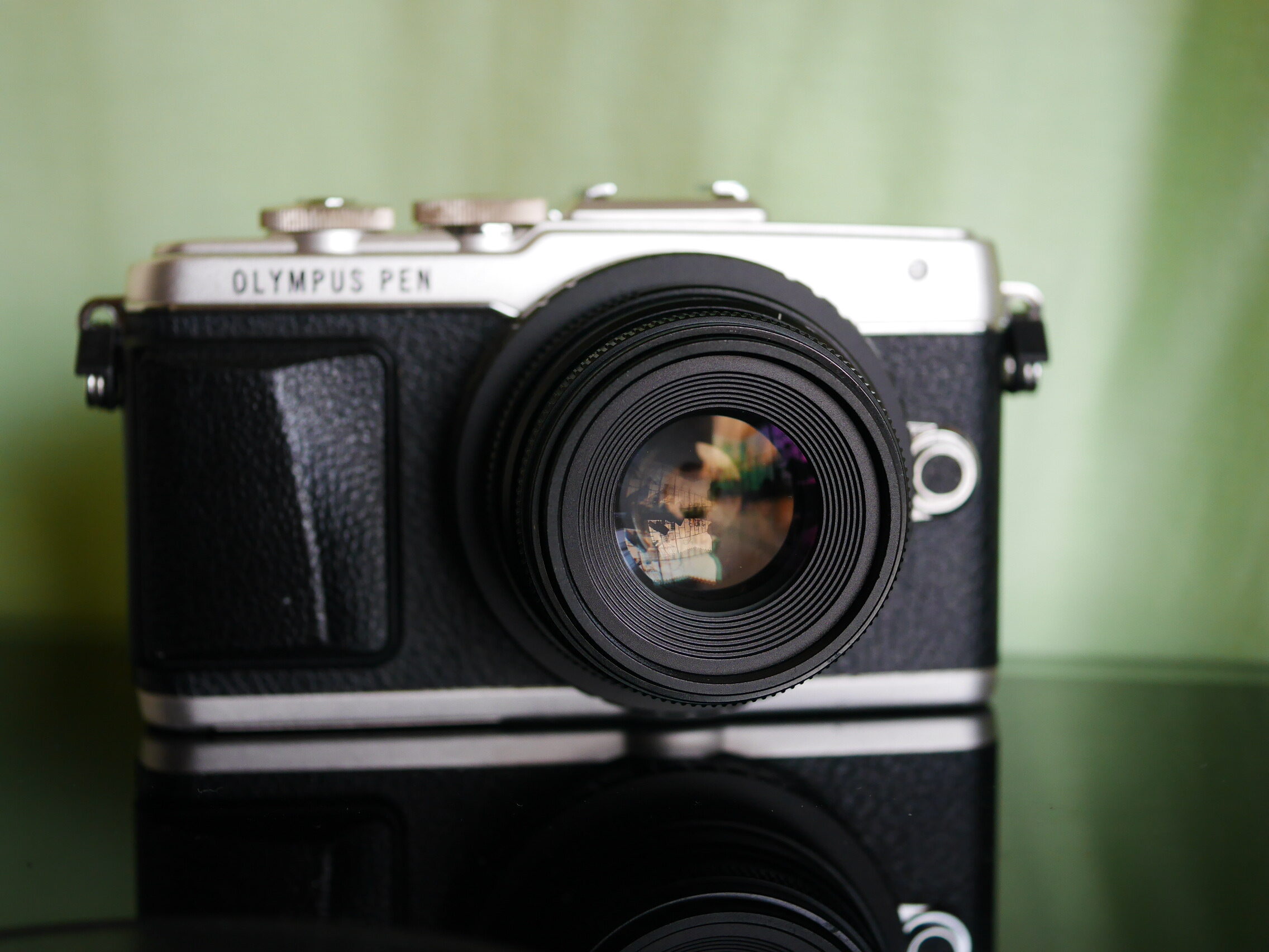 Olympus Pen E-PL7 Mirrorless Digital Camera Black Silver with 35mm F1.6 MF Black Lens, EPL7, EP-L7, EPL-7, EPL 7