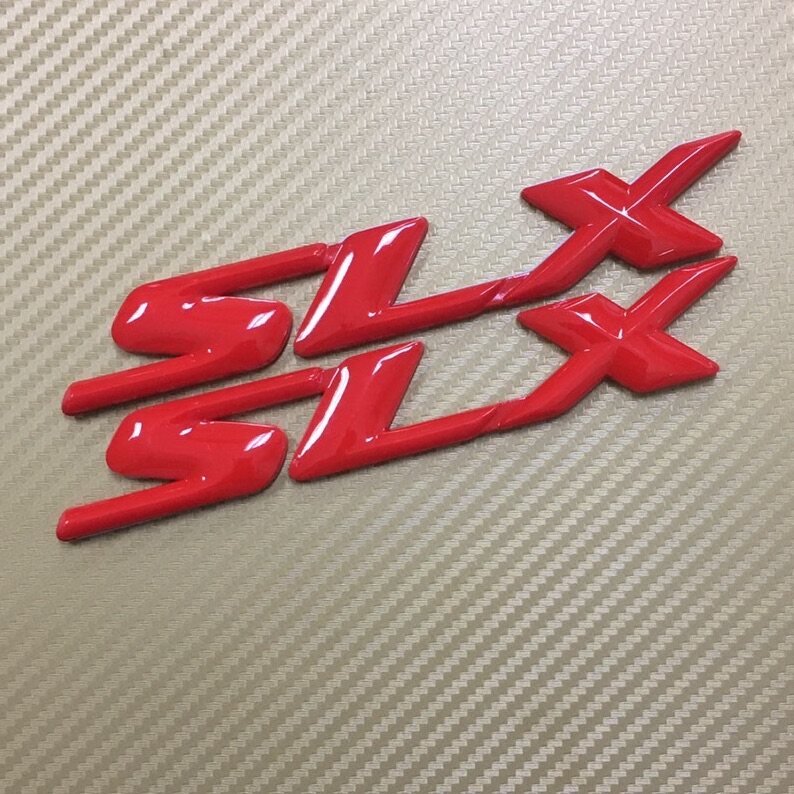 โลโก* SLX สีแดง  ติด ISUZU D-MAX  ขนาด* 2.5 x 16.5 cm  ราคาต่อคู่ 