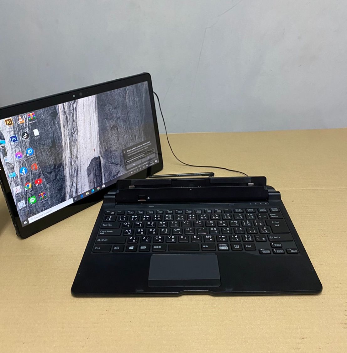 Fujitsu ArrowsTab Q738/SE 13นิ้ว 1920x1080 4GB/128GB Intel Core i3 GEN7 แท็บเล็ตคอมพิวเตอร์พร้อมคีย์บร์โดกับปากกา ราคา 4,990 บาท*ส่งฟรี