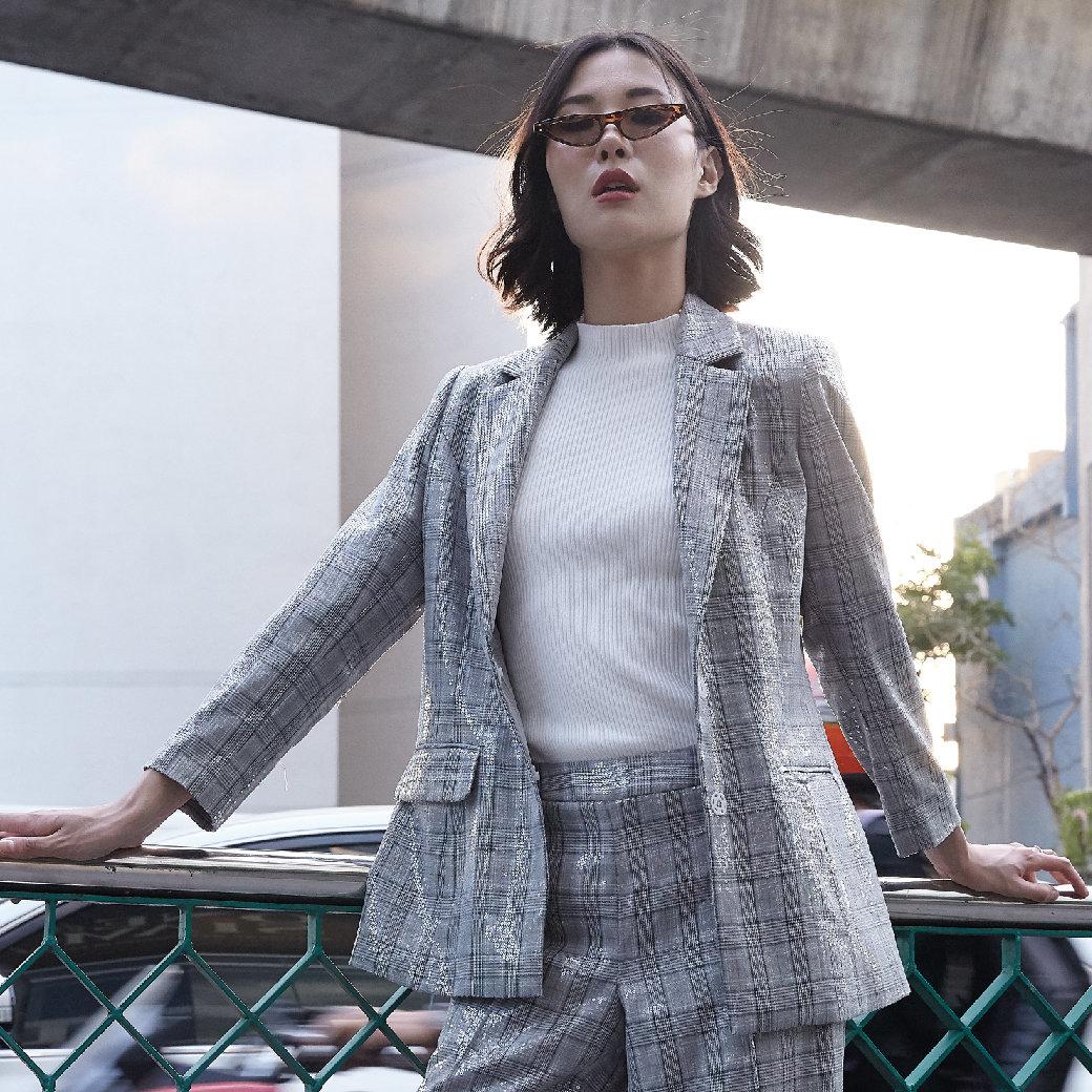 GSP จีเอสพี เสื้อแจ็คเก็ต แขนยาว ลายสก็อต สีเทา ปักเลื่อมทั้งตัว (ST5QBZ) ราคา 2,992 บาท*ส่งฟรี