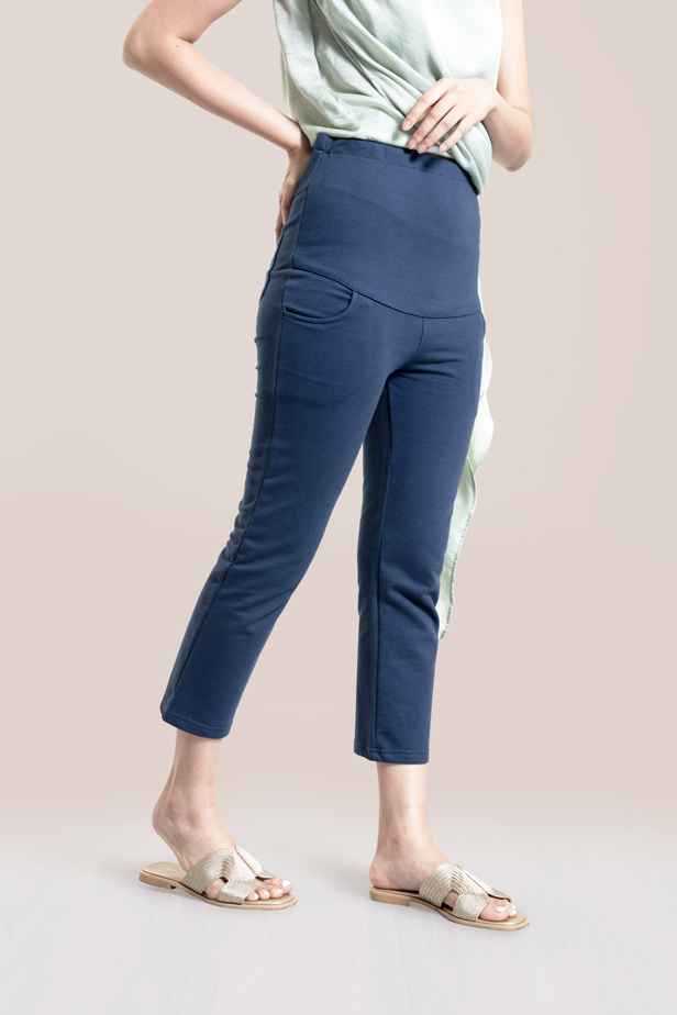 QueenCows กางเกงพยุงครรภ์ Moose Navy Trousers (Navy) ราคา 1,890 บาท*ส่งฟรี