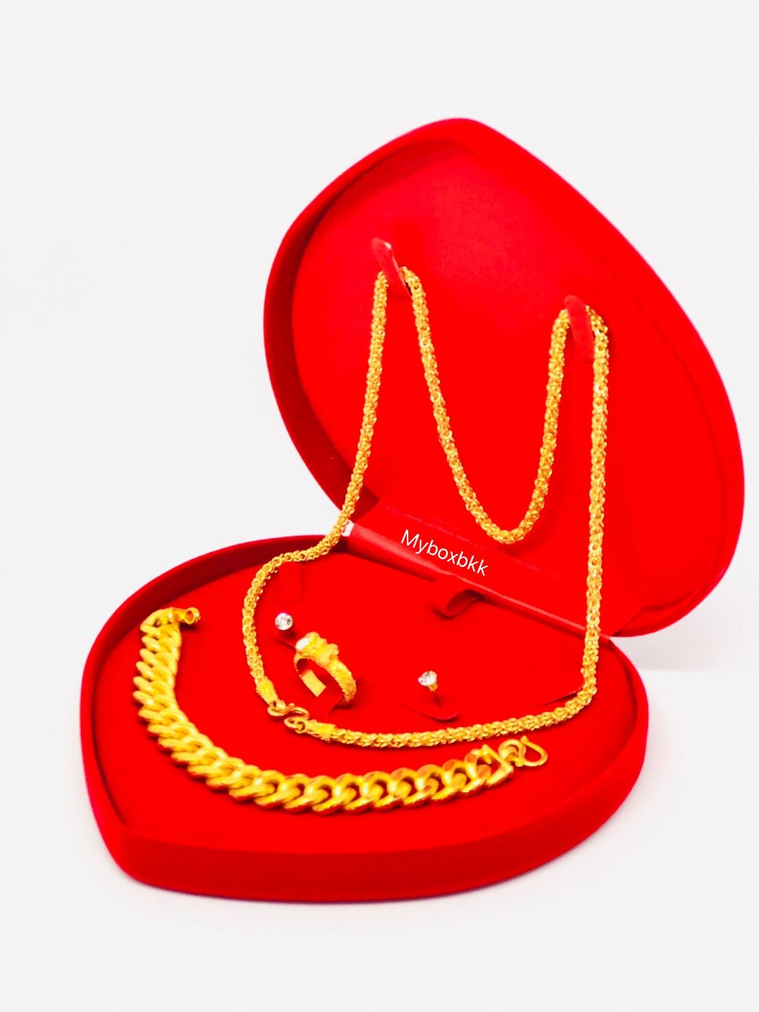 กล่องกำมะหยี่ รูปหัวใจ( ไซร์ไหญ่ )ใส่ แหวน ต่างหู สร้อยคอ สีแดงภายในแดง
