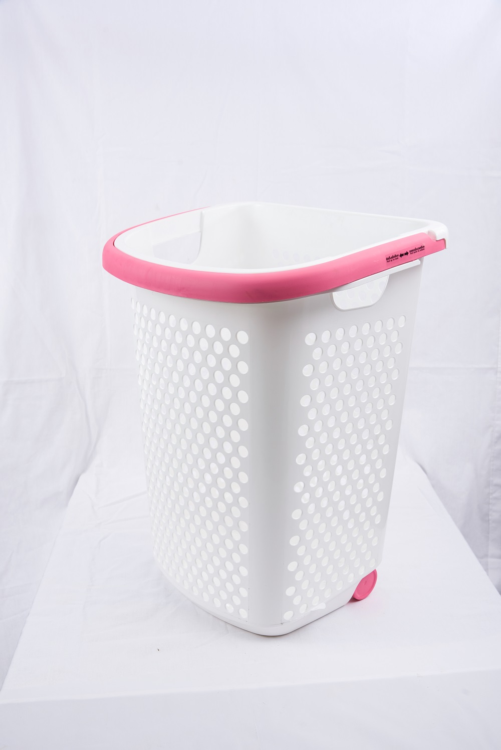 Hamper with wheel Model BK-137-2 Pink colour ราคา 239 บาท*ส่งฟรี