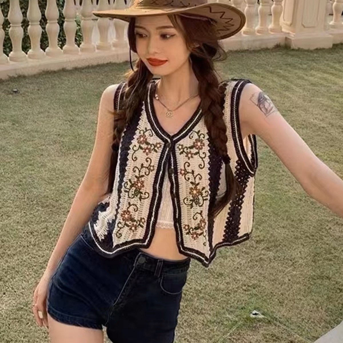 Lucky yj เสื้อกั๊กถักไหมพรมผู้หญิง ผ้าถักโครเชต์ แฟชั่นฤดูร้อน ราคา 116 บาท*ส่งฟรี