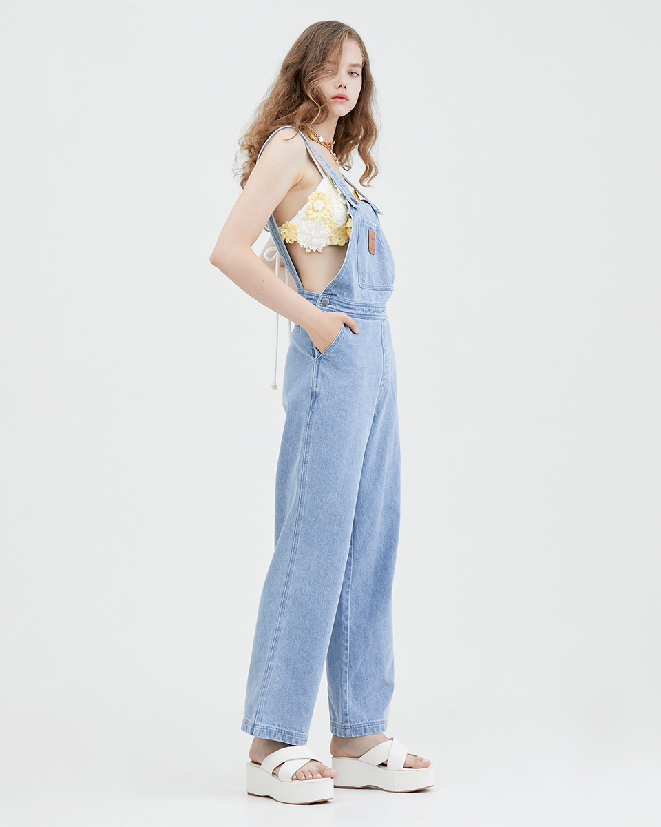 KLOSET Wide Leg Denim Dungarees (RS23-P012) เอี๊ยมขายาว ผ้ายีนส์ ราคา 5,821 บาท*ส่งฟรี