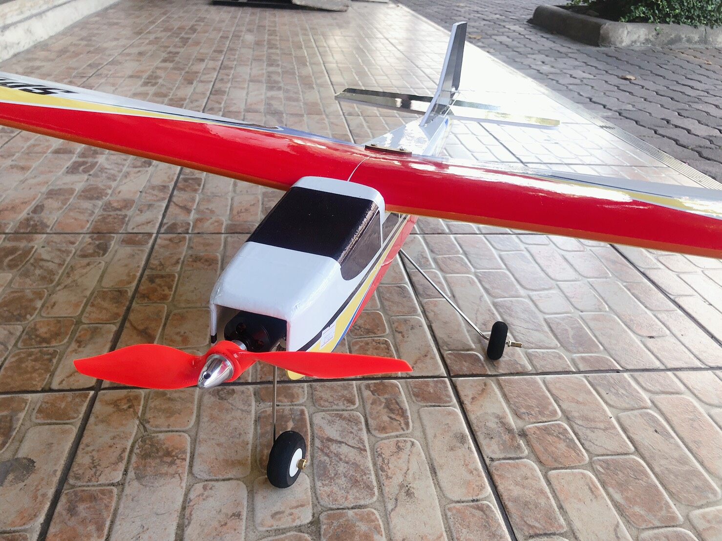 เครื่องบินโฟม+ไม้ : Trainner ปีก1เมตร พร้อมบิน/ตัวลำเปล่า+อุปกรณ์ ค่ายมิตรนิยม (สอบถามลายได้ที่ร้านค้า) เครื่องบินบังคับ