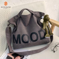 ARCTIC HUNTER กระเป๋าผู้ชาย กระเป๋าสะพาย ผช กระเป๋าสะพายข้างผู้ชาย กระเป๋าสะพาย ผู้ชาย สำหรับผู้หญิง กระเป๋าแมสเซนเจอร์พิมพ์ตัวอักษรความจุมากใช้ได้ทุกโอกาสกระเป๋าสะพายไหล่ผ้าใบล