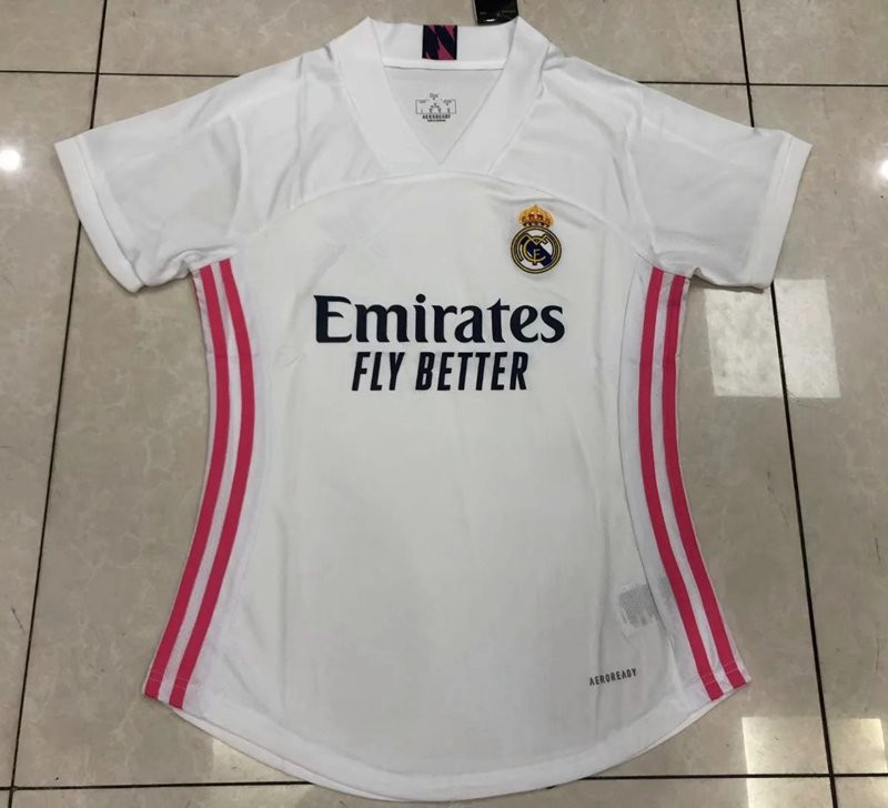 เสื้อฟุตบอลหญิงทีมเหย้าและทีมเยือนเรอัลมาดริด 2021